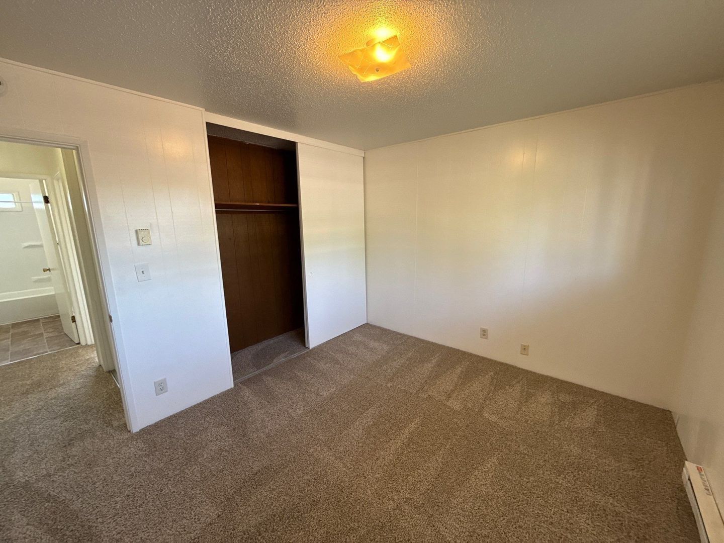 SW Dallas 2 Bed, 1 Bath, 2nd Floor Apartment, W/S/G Paid, AVAILABLE NOW! property image