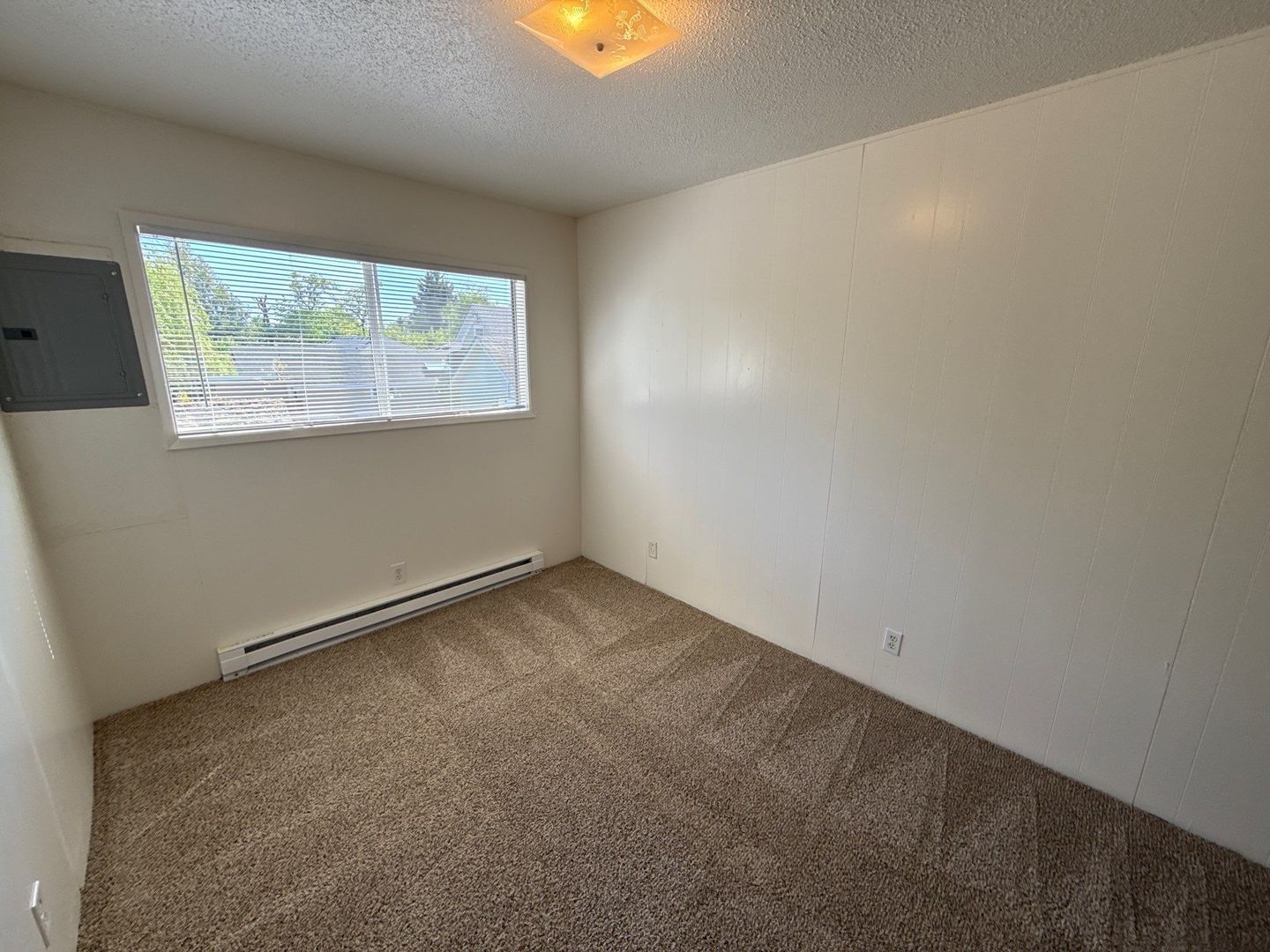 SW Dallas 2 Bed, 1 Bath, 2nd Floor Apartment, W/S/G Paid, AVAILABLE NOW! property image