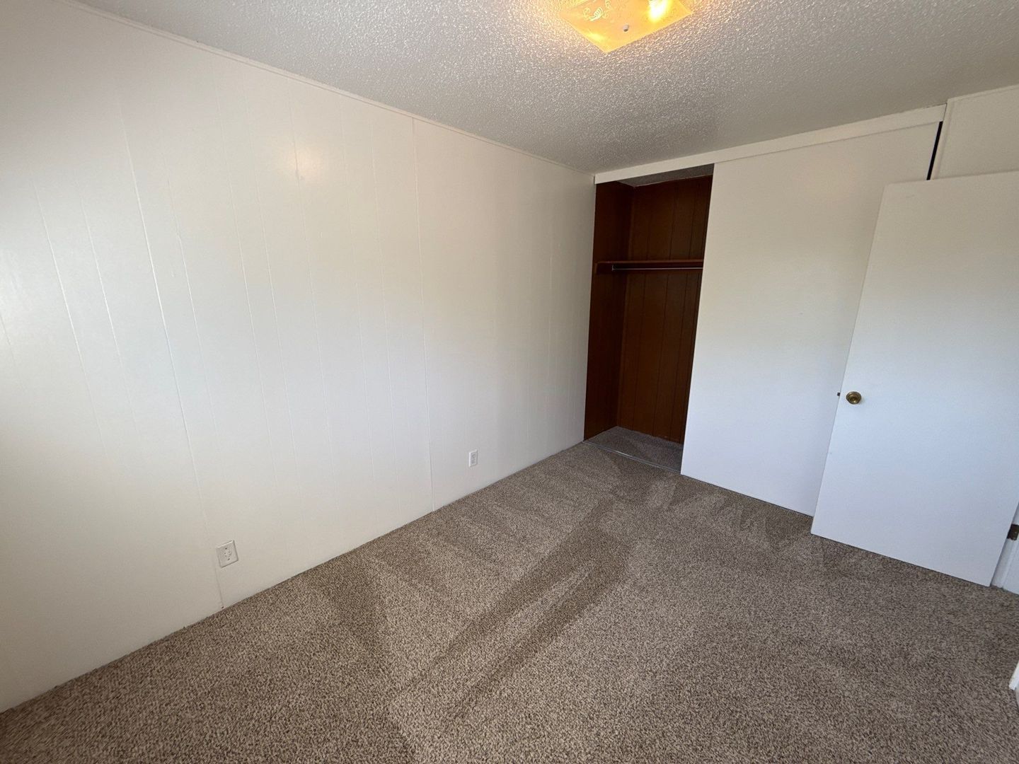 SW Dallas 2 Bed, 1 Bath, 2nd Floor Apartment, W/S/G Paid, AVAILABLE NOW! property image