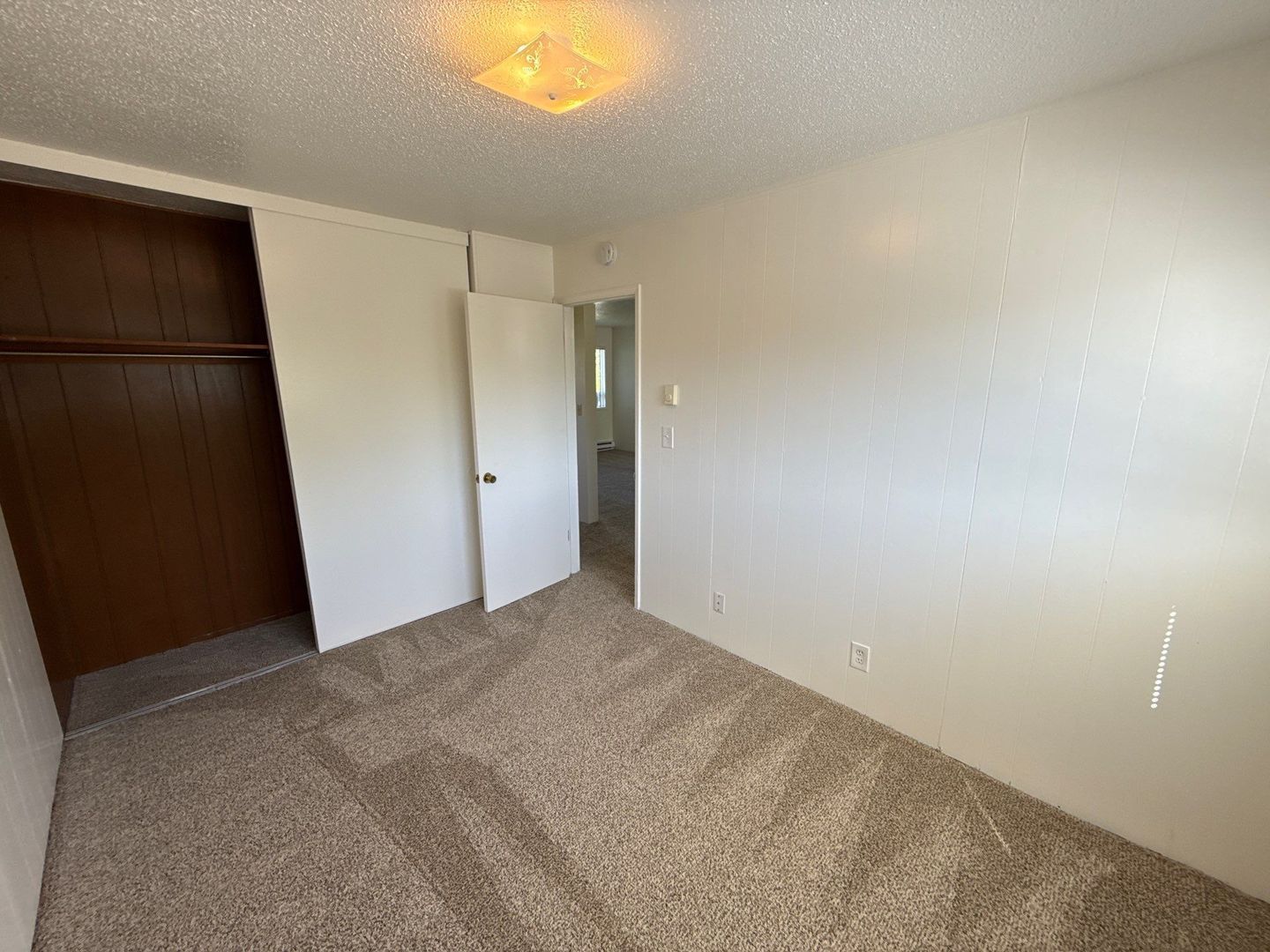 SW Dallas 2 Bed, 1 Bath, 2nd Floor Apartment, W/S/G Paid, AVAILABLE NOW! property image