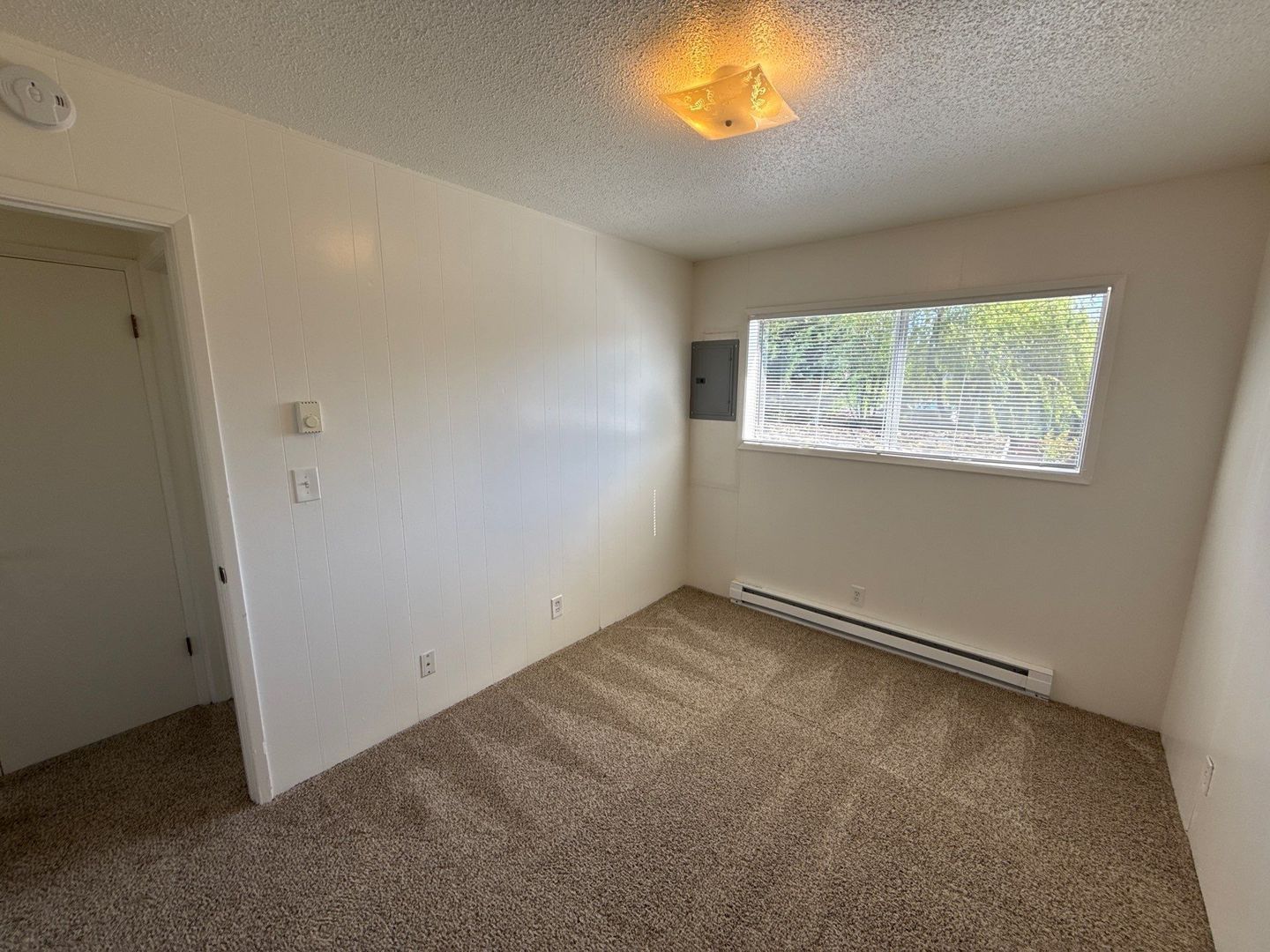 SW Dallas 2 Bed, 1 Bath, 2nd Floor Apartment, W/S/G Paid, AVAILABLE NOW! property image