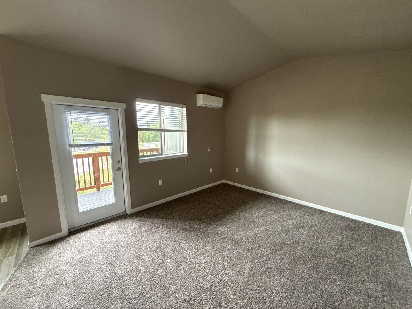 $99 Move-In & $1,400 Special | 3rd Floor 2BR/2BA NE Salem | AC | AVAILABLE NOW! property image