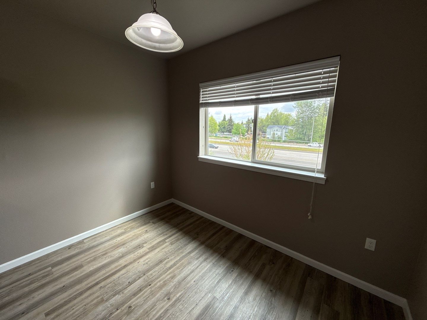 $99 Move-In & $1,400 Special | 3rd Floor 2BR/2BA NE Salem | AC | AVAILABLE NOW! property image