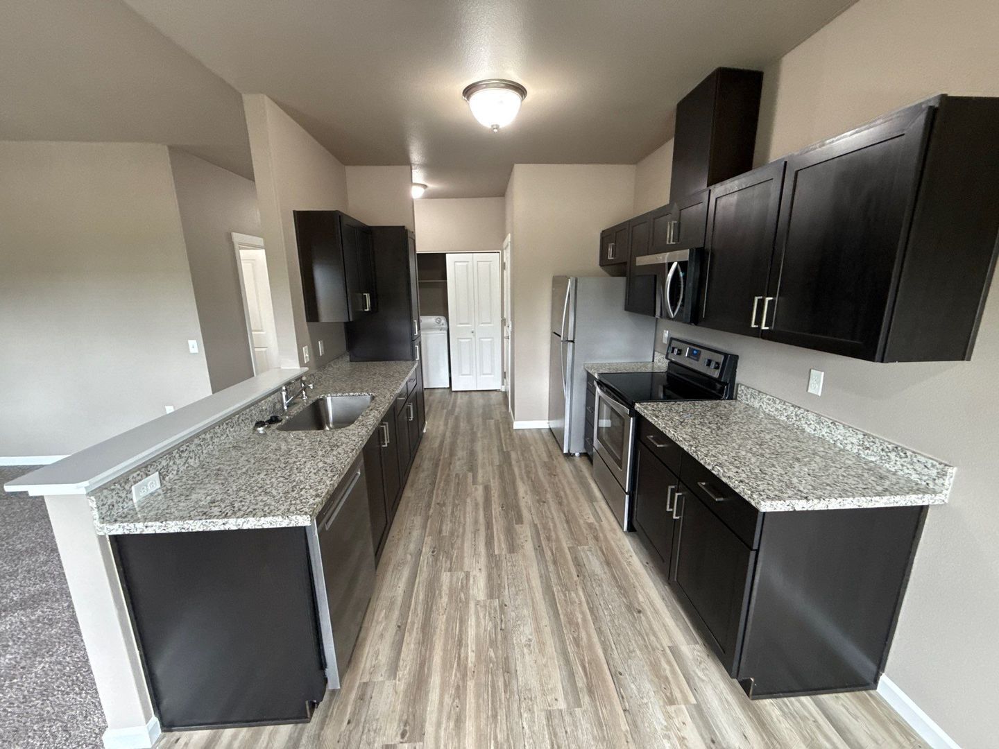 $99 Move-In & $1,400 Special | 3rd Floor 2BR/2BA NE Salem | AC | AVAILABLE NOW! property image