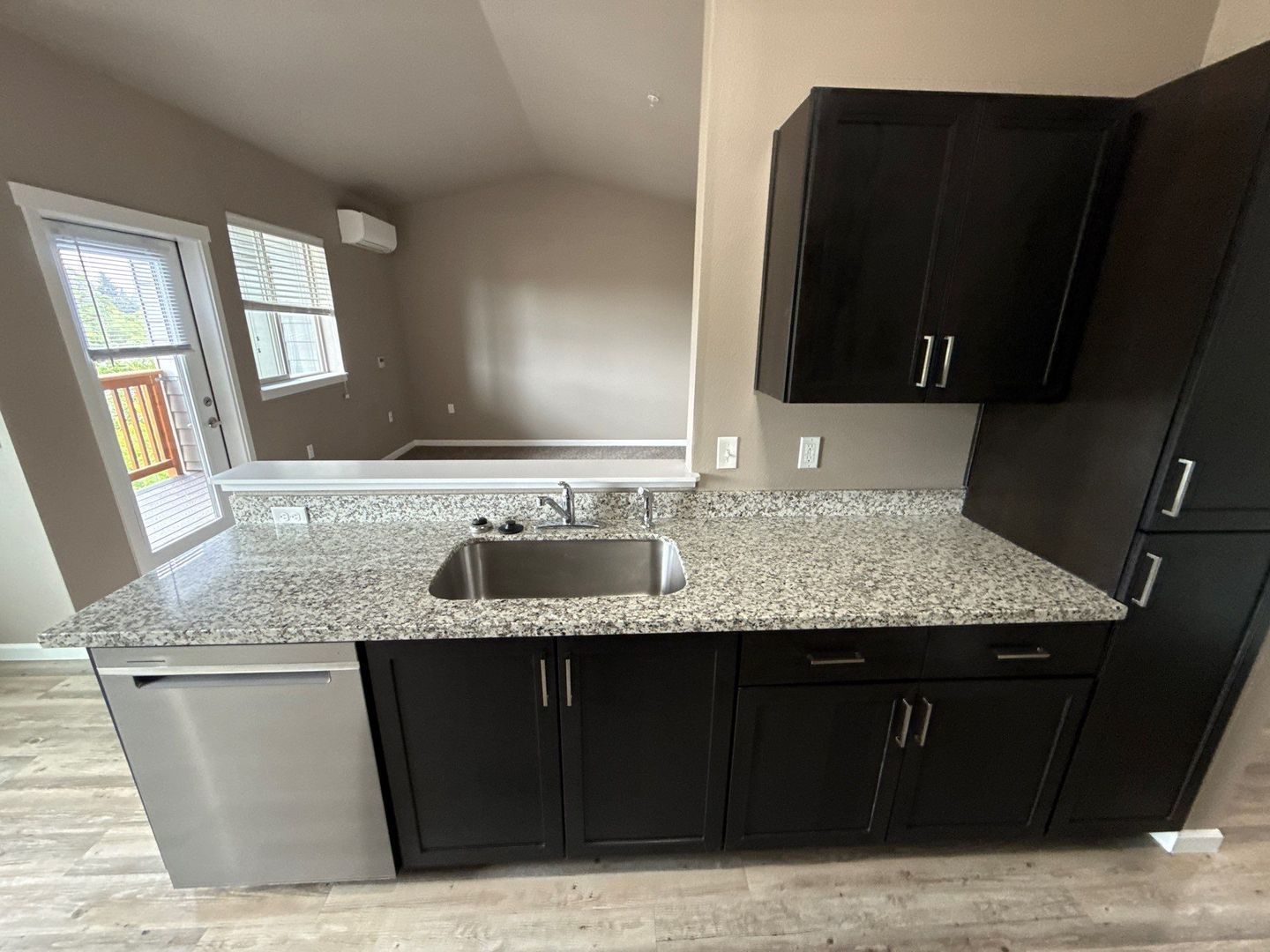 $99 Move-In & $1,400 Special | 3rd Floor 2BR/2BA NE Salem | AC | AVAILABLE NOW! property image
