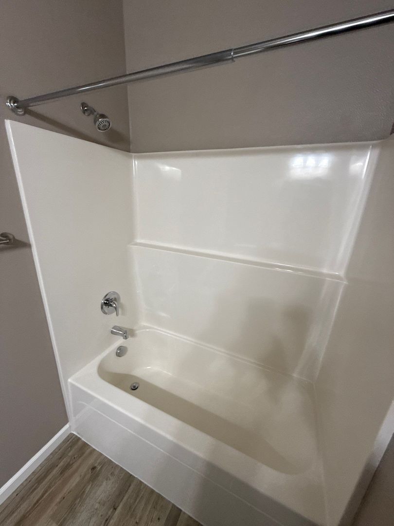 $99 Move-In & $1,400 Special | 3rd Floor 2BR/2BA NE Salem | AC | AVAILABLE NOW! property image
