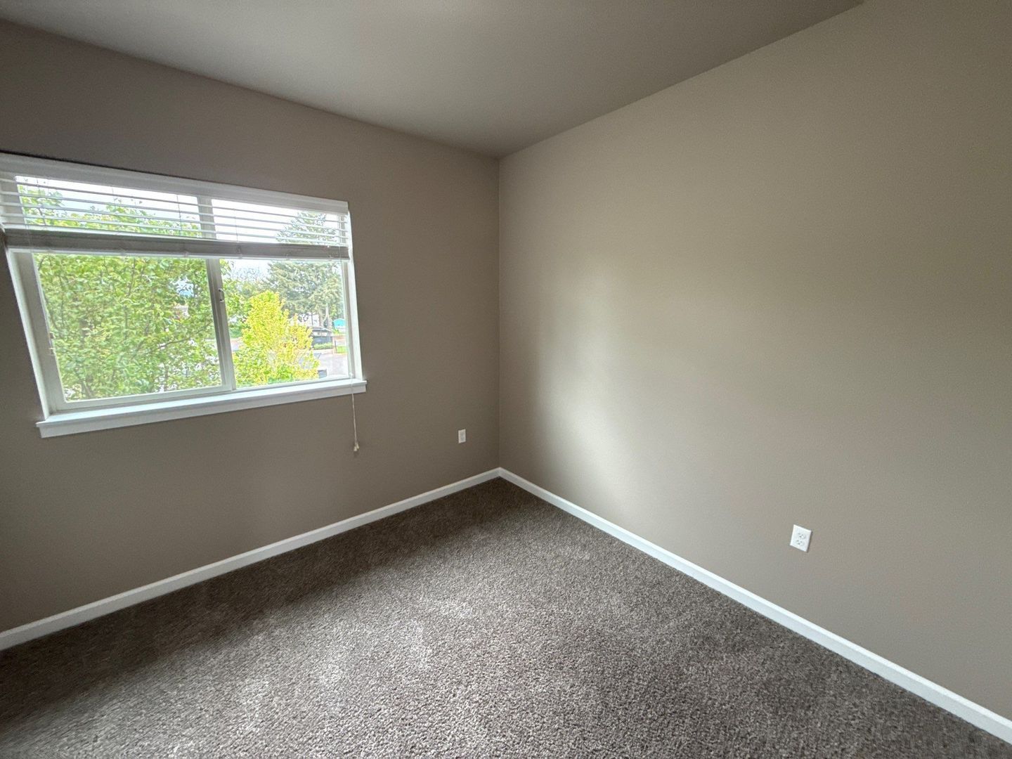 $99 Move-In & $1,400 Special | 3rd Floor 2BR/2BA NE Salem | AC | AVAILABLE NOW! property image