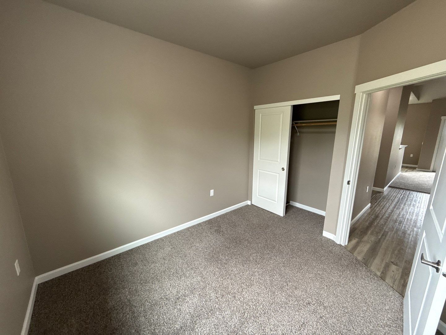 $99 Move-In & $1,400 Special | 3rd Floor 2BR/2BA NE Salem | AC | AVAILABLE NOW! property image