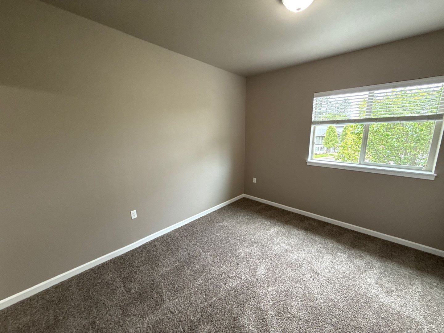 $99 Move-In & $1,400 Special | 3rd Floor 2BR/2BA NE Salem | AC | AVAILABLE NOW! property image