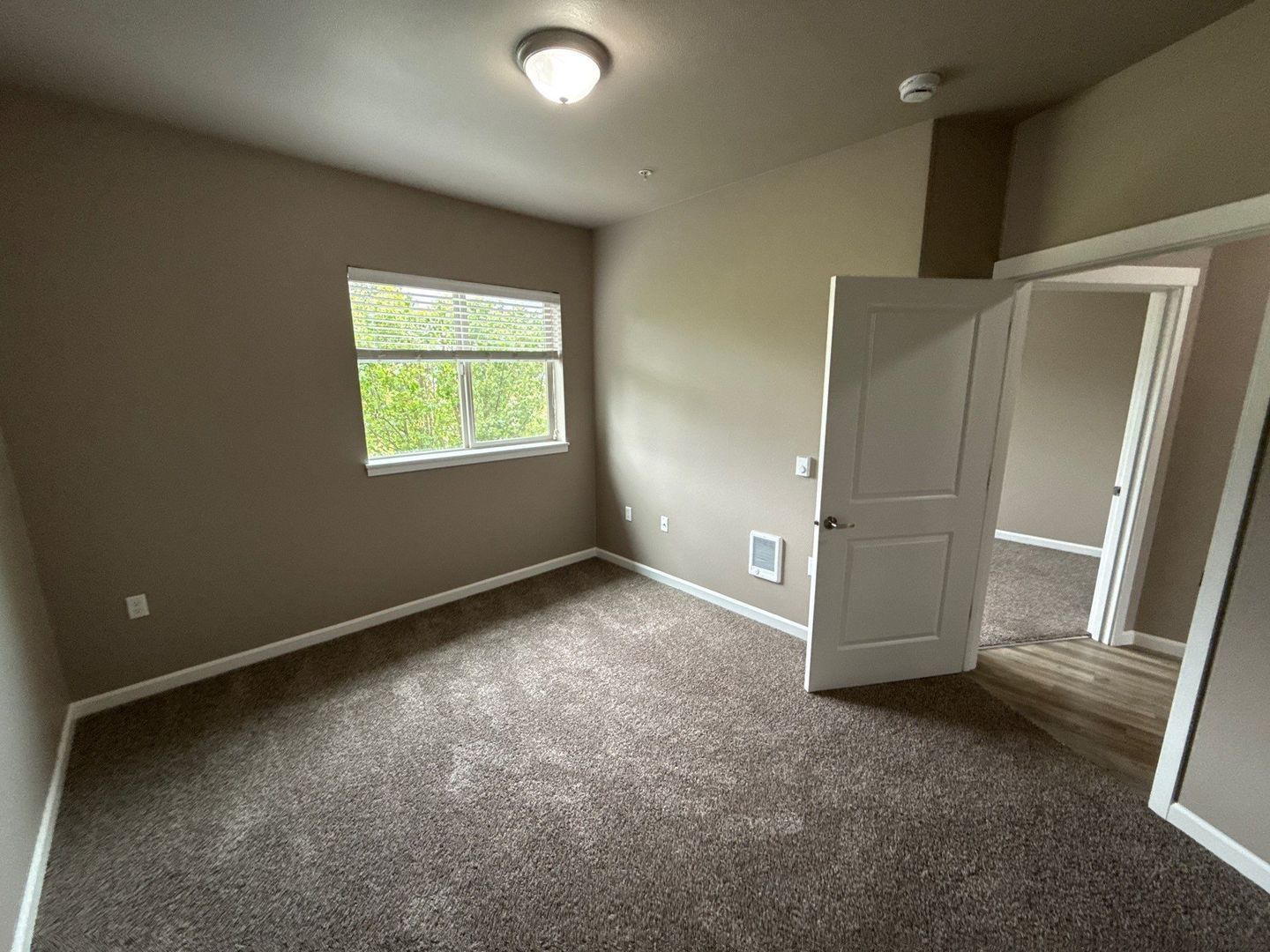 $99 Move-In & $1,400 Special | 3rd Floor 2BR/2BA NE Salem | AC | AVAILABLE NOW! property image