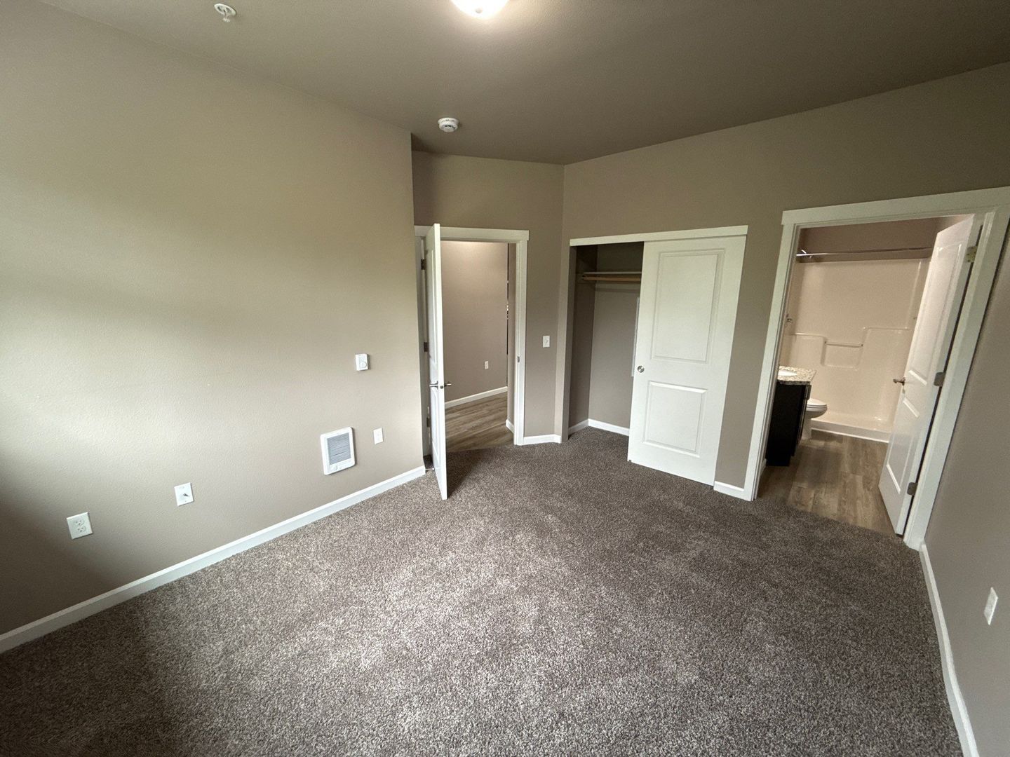 $99 Move-In & $1,400 Special | 3rd Floor 2BR/2BA NE Salem | AC | AVAILABLE NOW! property image