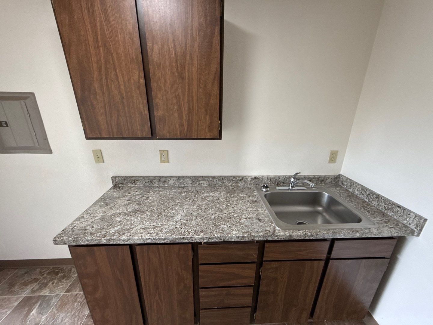 Corvallis Studio 1 Bath, Second Floor Unit, $70 Flat Fee for ALL Utilities AVAILABLE NOW! property image