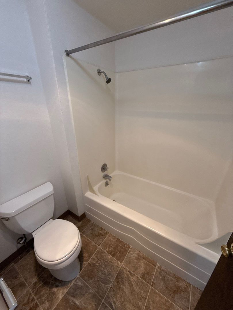 Corvallis Studio 1 Bath, Second Floor Unit, $70 Flat Fee for ALL Utilities AVAILABLE NOW! property image