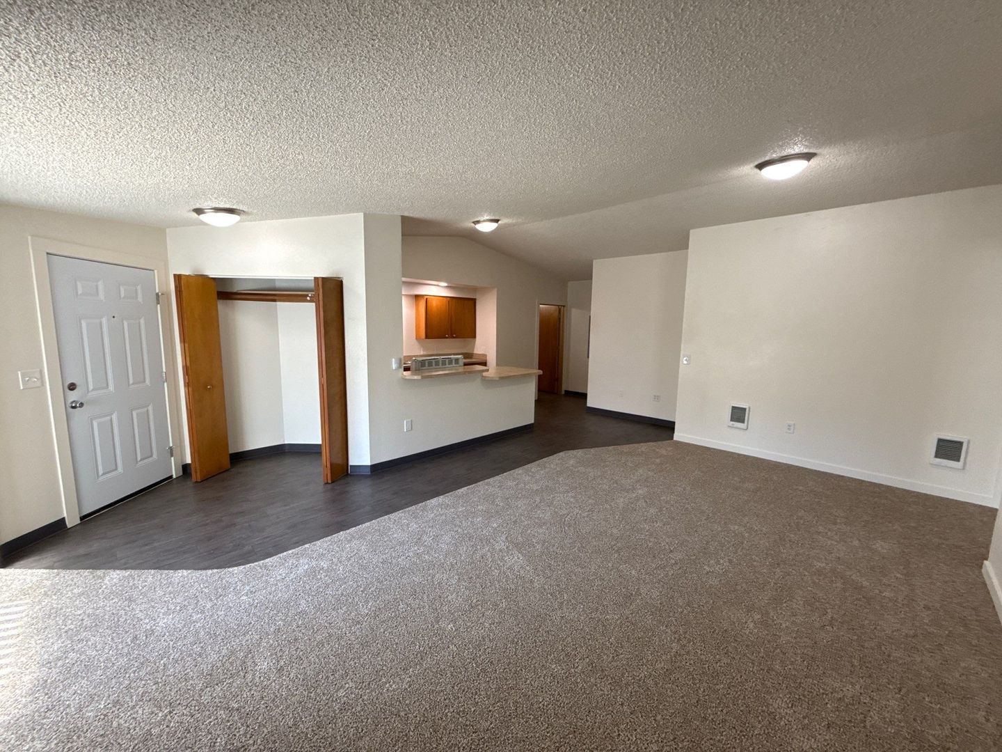$1,595 First 3 Months, NW Salem 3 Beds, 2 Bath, 1st Floor Apartment, W/S/G Paid, AVAILABLE NOW! property image