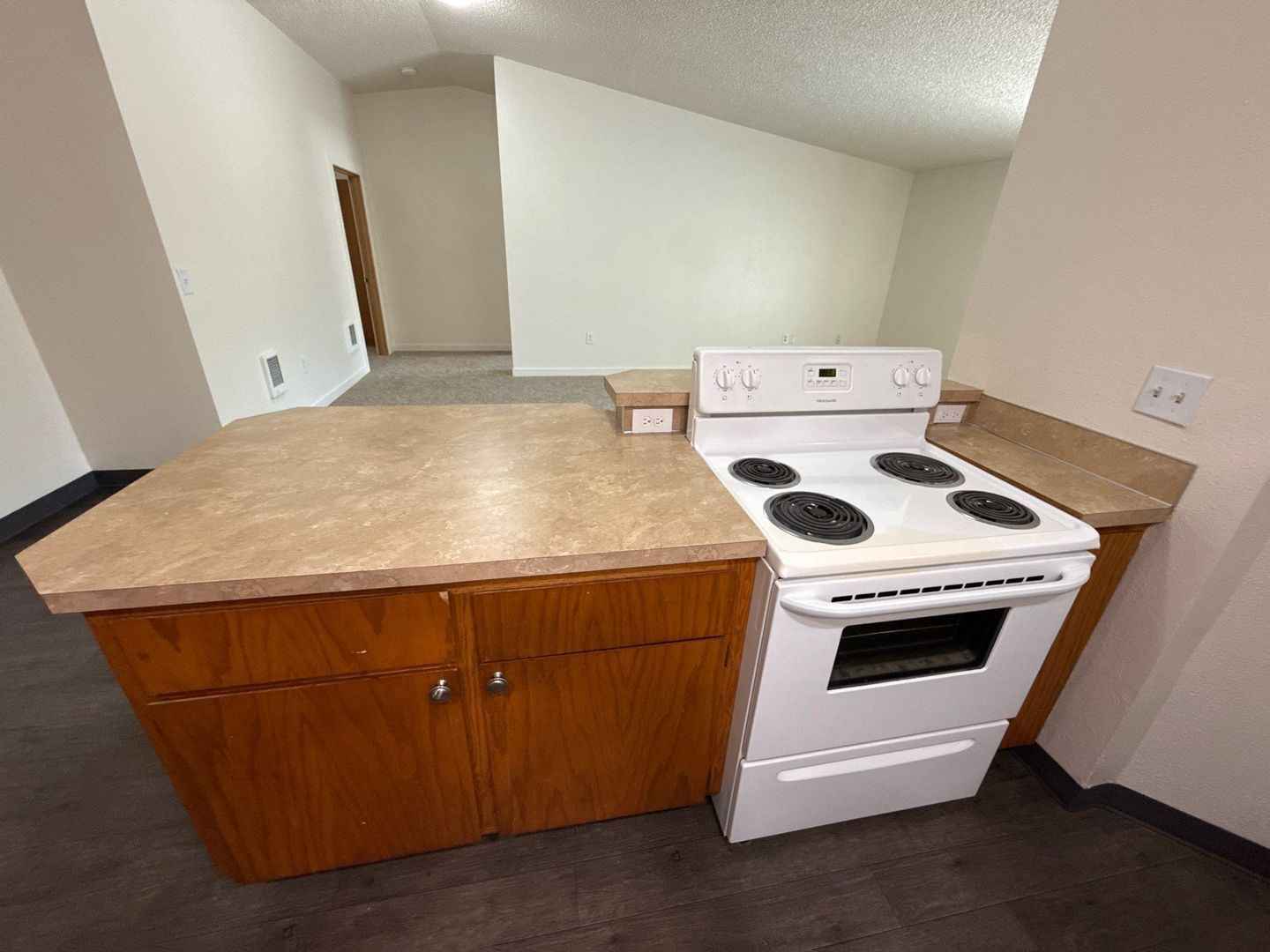 $1,595 First 3 Months, NW Salem 3 Beds, 2 Bath, 1st Floor Apartment, W/S/G Paid, AVAILABLE NOW! property image