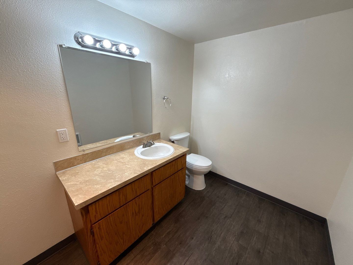 $1,595 First 3 Months, NW Salem 3 Beds, 2 Bath, 1st Floor Apartment, W/S/G Paid, AVAILABLE NOW! property image