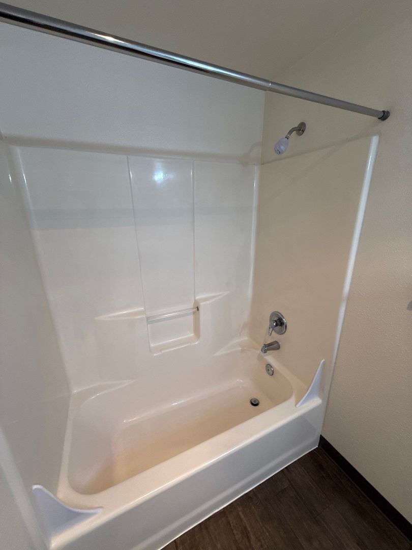$1,595 First 3 Months, NW Salem 3 Beds, 2 Bath, 1st Floor Apartment, W/S/G Paid, AVAILABLE NOW! property image