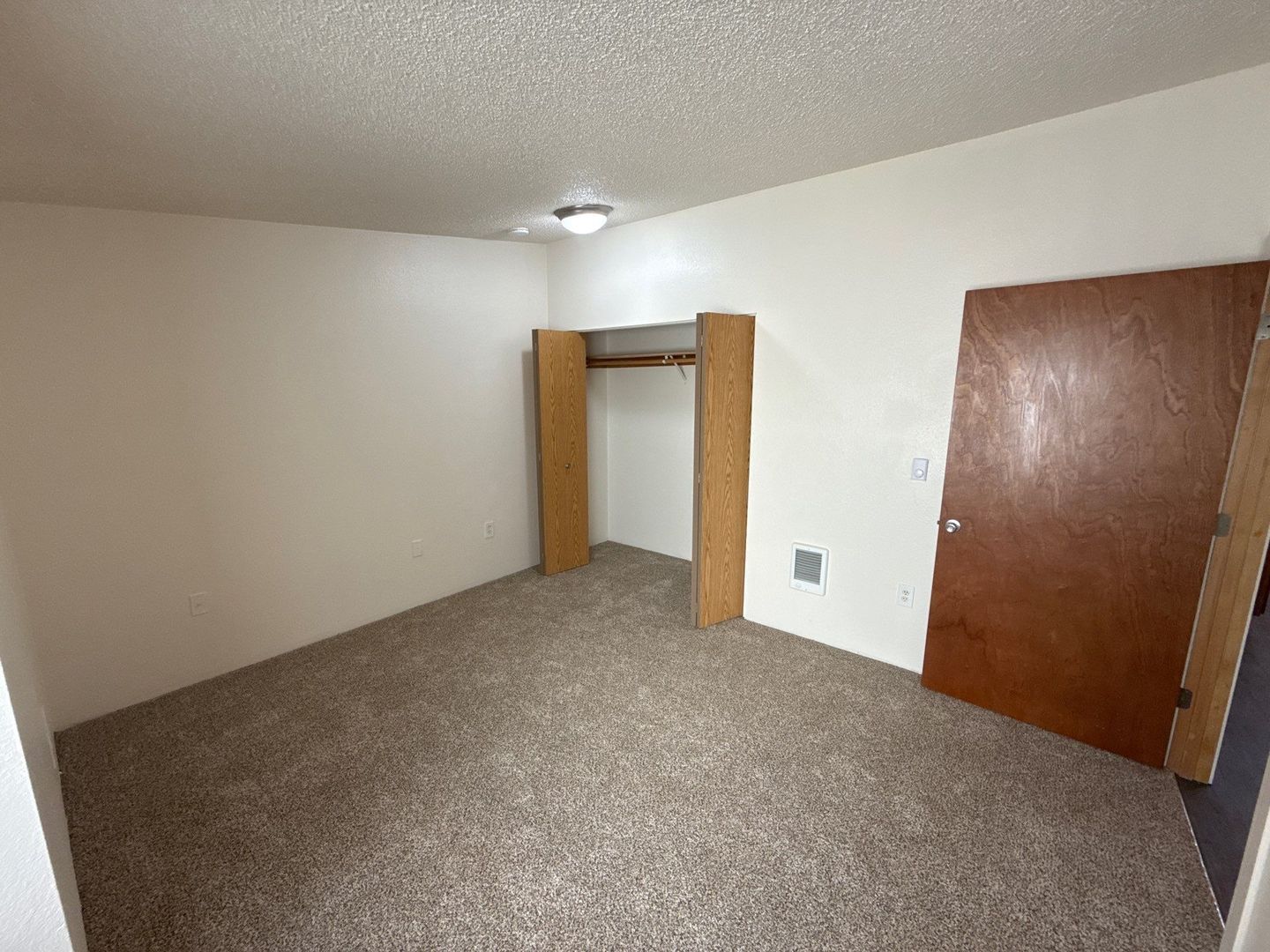 $1,595 First 3 Months, NW Salem 3 Beds, 2 Bath, 1st Floor Apartment, W/S/G Paid, AVAILABLE NOW! property image