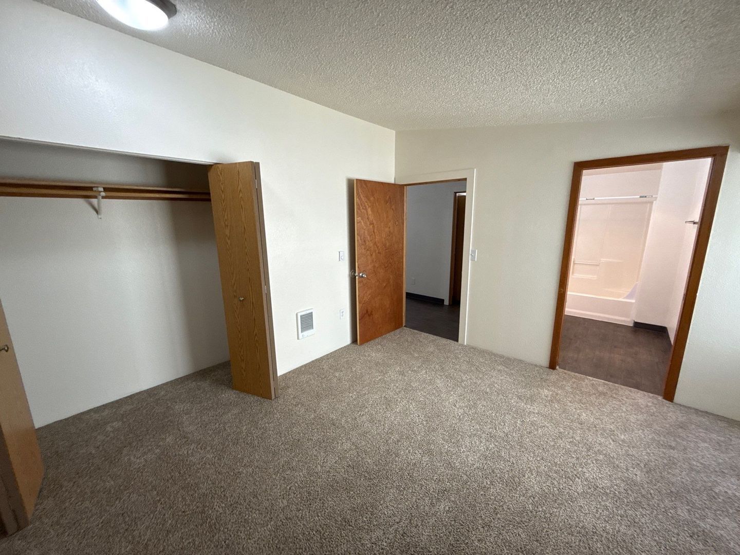 $1,595 First 3 Months, NW Salem 3 Beds, 2 Bath, 1st Floor Apartment, W/S/G Paid, AVAILABLE NOW! property image