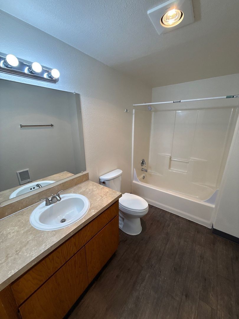 $1,595 First 3 Months, NW Salem 3 Beds, 2 Bath, 1st Floor Apartment, W/S/G Paid, AVAILABLE NOW! property image