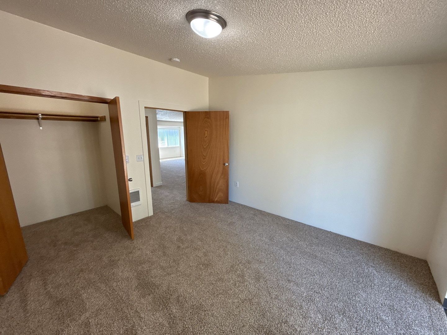 $1,595 First 3 Months, NW Salem 3 Beds, 2 Bath, 1st Floor Apartment, W/S/G Paid, AVAILABLE NOW! property image