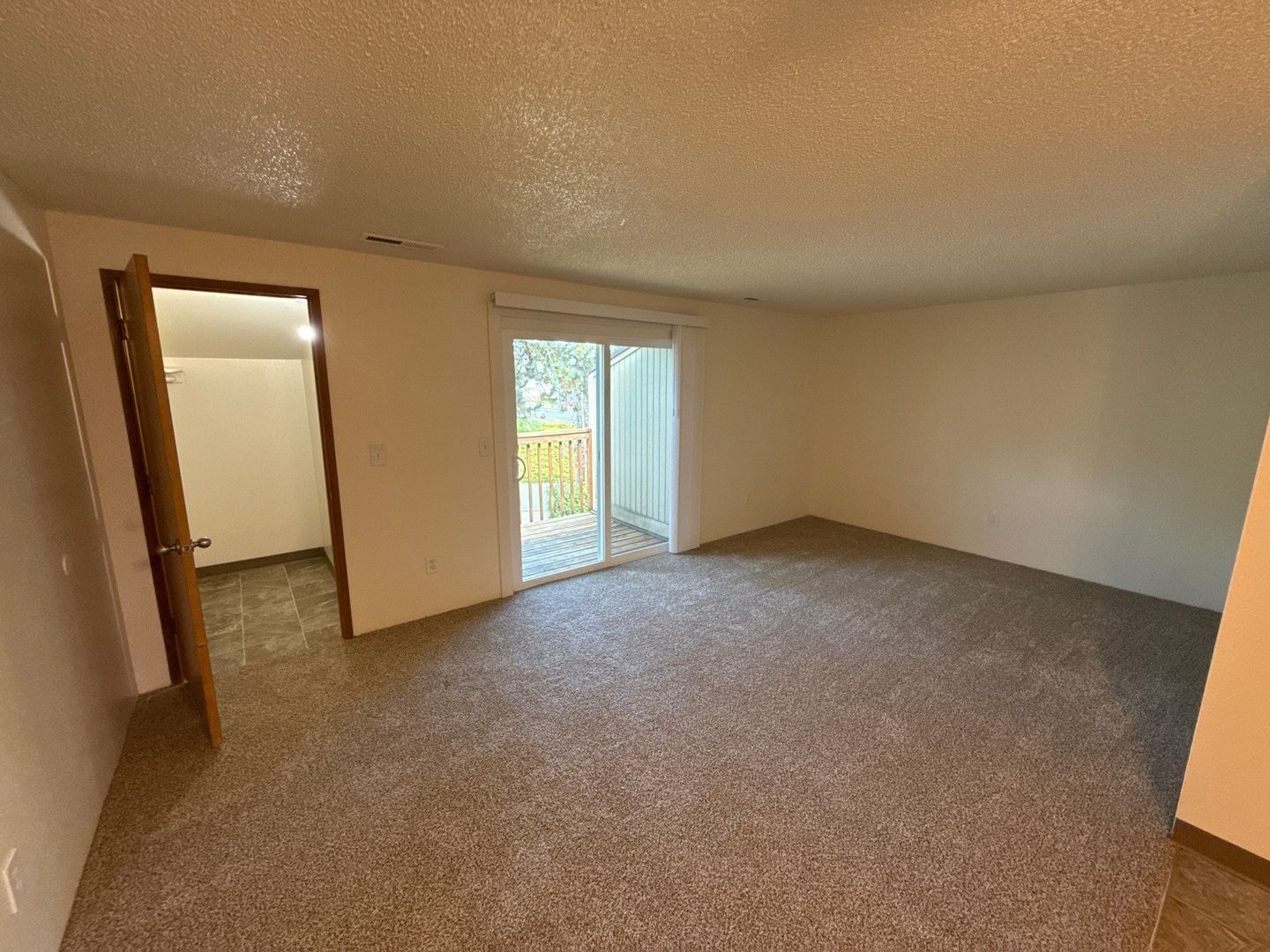 NW Salem 1 Bed, 1 Bath, 2nd Floor Apartment, AVAILABLE NOW! property image