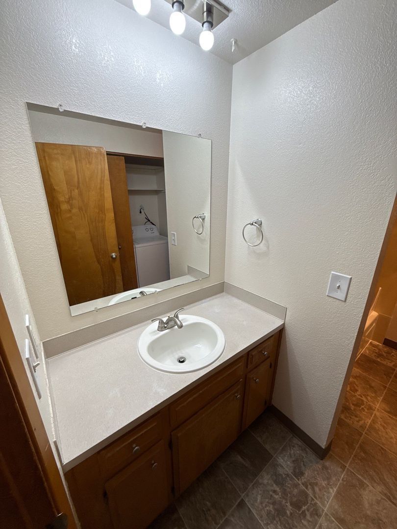 NW Salem 1 Bed, 1 Bath, 2nd Floor Apartment, AVAILABLE NOW! property image