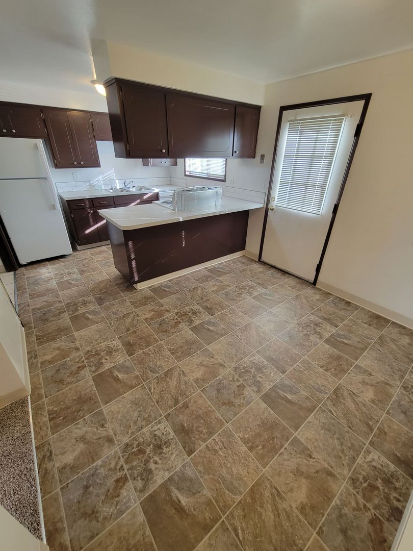 SE Albany 2 Bed 1.5 Bath Apartment, Washer & Dryer Hookups, COMING SOON! property image