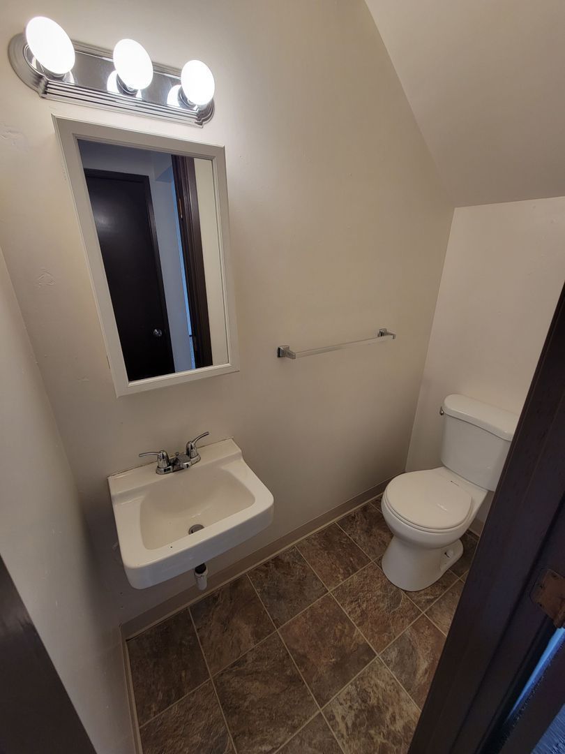 SE Albany 2 Bed 1.5 Bath Apartment, Washer & Dryer Hookups, COMING SOON! property image