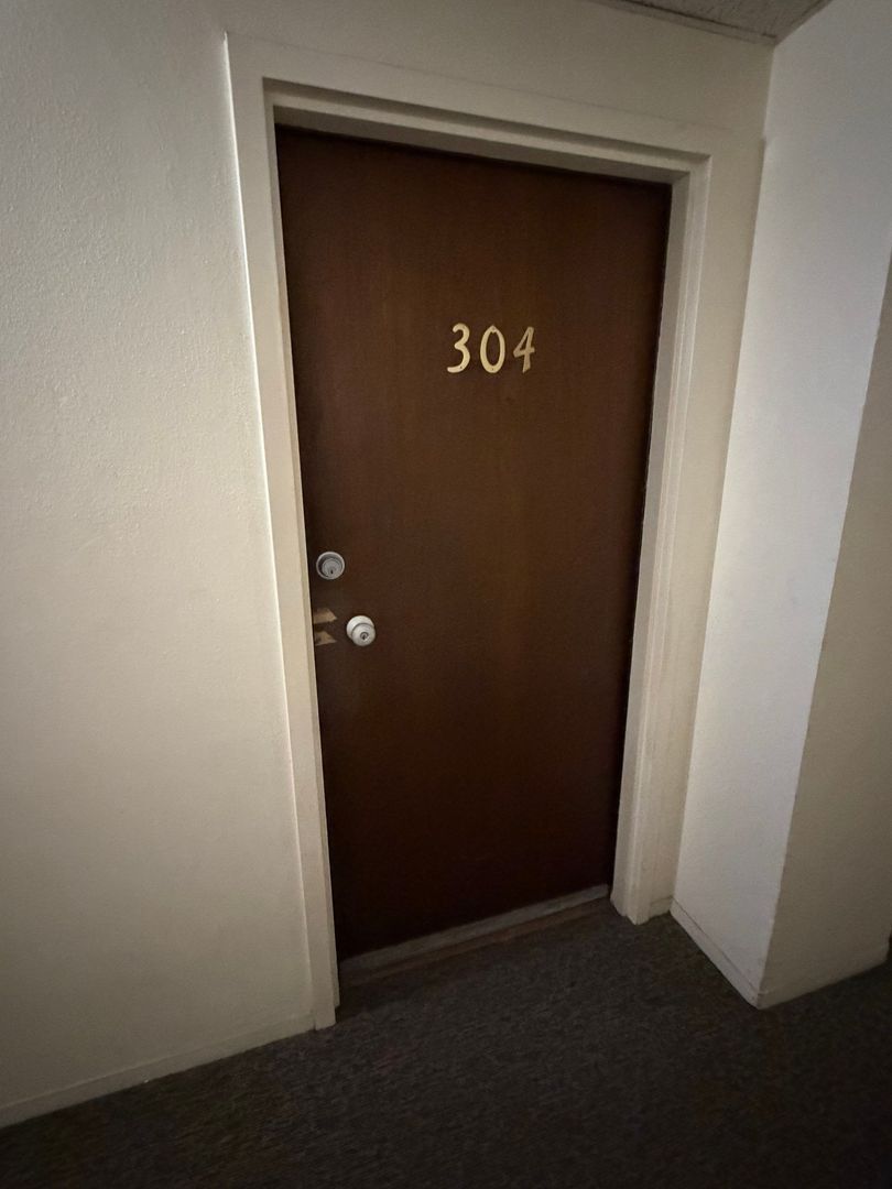Eugene Studio, 1 Bath, Condo Pet Friendly, AVAILABLE NOW! property image
