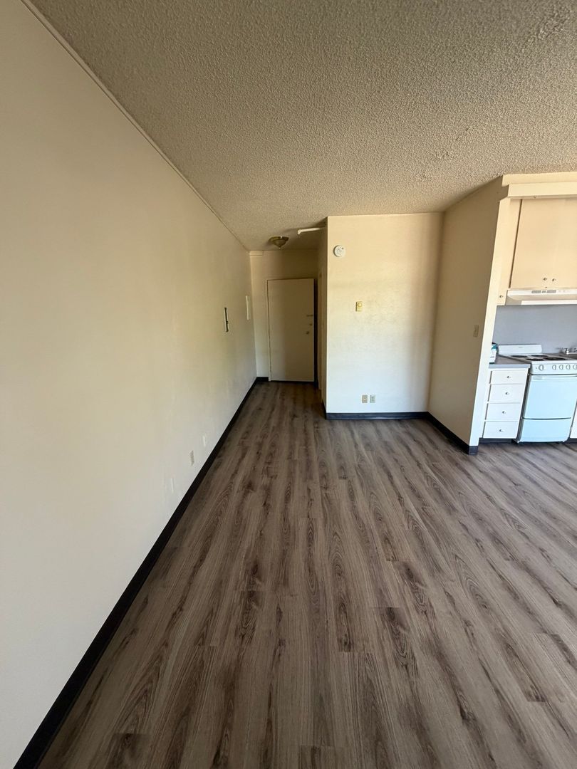 Eugene Studio, 1 Bath, Condo Pet Friendly, AVAILABLE NOW! property image