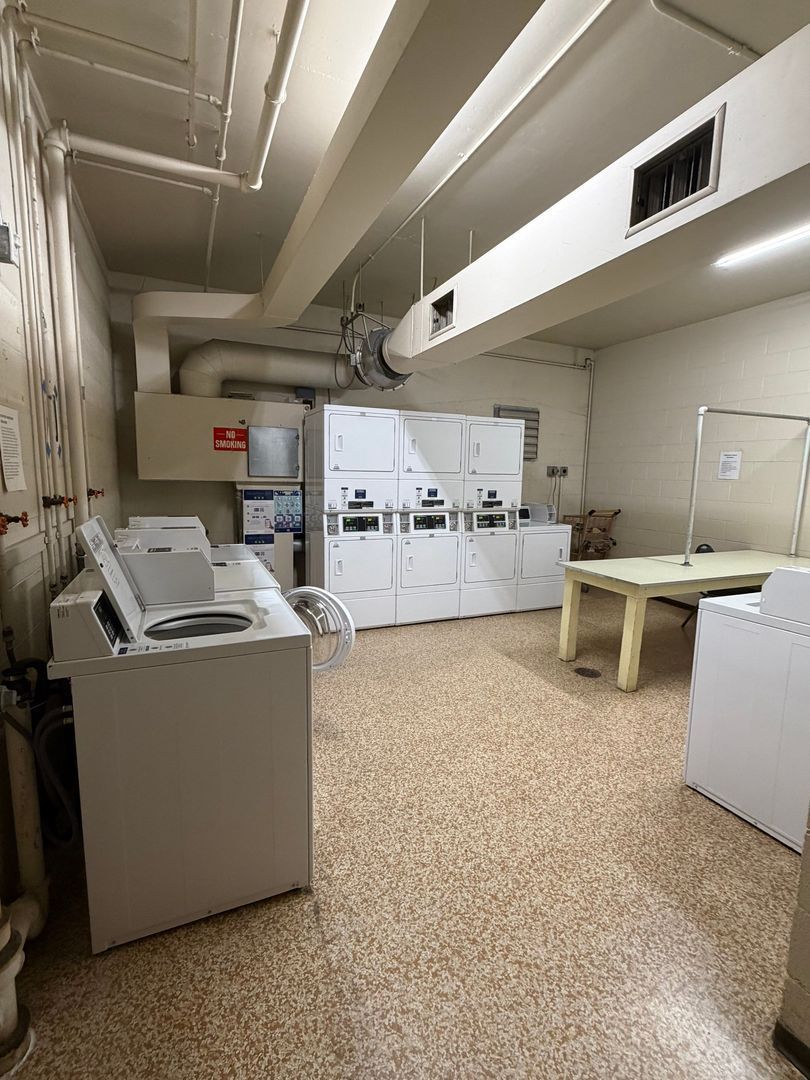 Eugene Studio, 1 Bath, Condo Pet Friendly, AVAILABLE NOW! property image