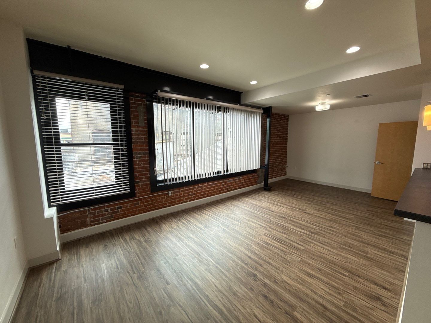 $1,395 First 3 Months Downtown Salem, Alcove Studio, 1 Bath, w/Washer & Dryer in Unit, CALL TO SCHEDULE A VIEWING, AVAILABLE NOW! property image