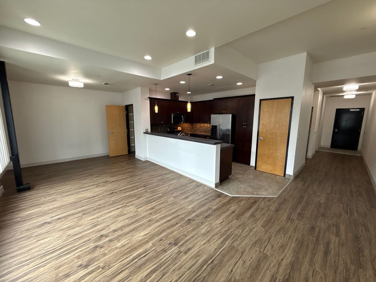 $1,395 First 3 Months Downtown Salem, Alcove Studio, 1 Bath, w/Washer & Dryer in Unit, CALL TO SCHEDULE A VIEWING, AVAILABLE NOW! property image