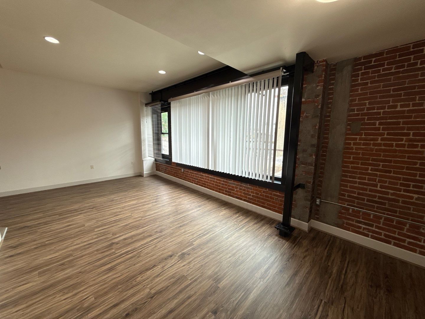 $1,395 First 3 Months Downtown Salem, Alcove Studio, 1 Bath, w/Washer & Dryer in Unit, CALL TO SCHEDULE A VIEWING, AVAILABLE NOW! property image