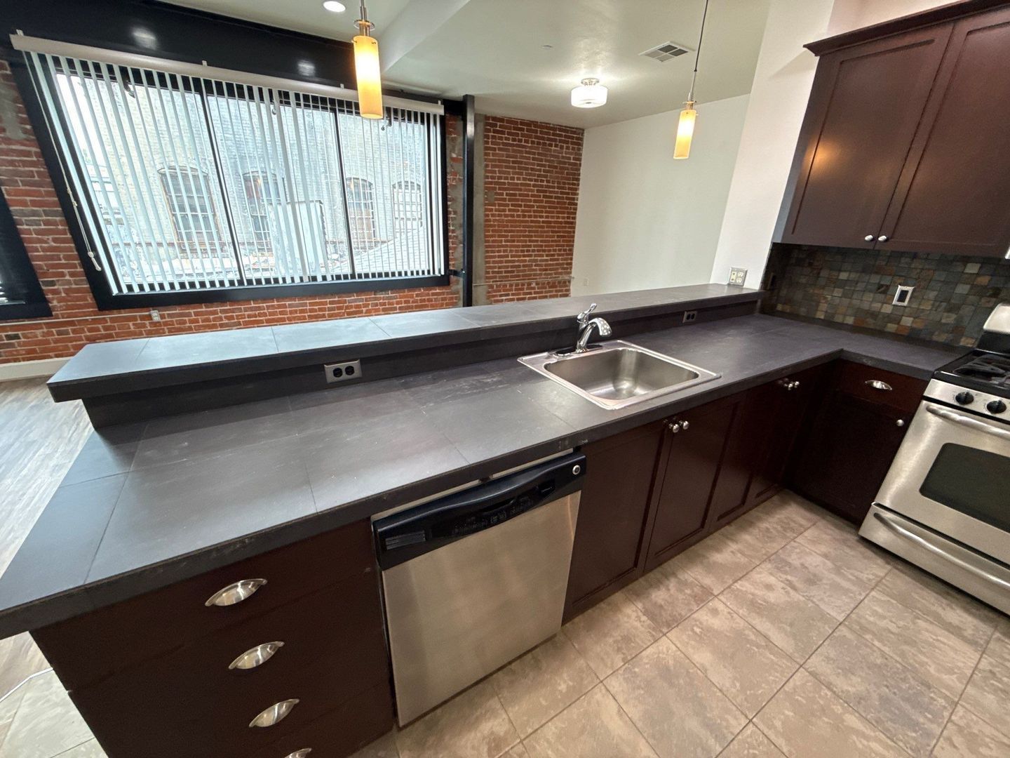 $1,395 First 3 Months Downtown Salem, Alcove Studio, 1 Bath, w/Washer & Dryer in Unit, CALL TO SCHEDULE A VIEWING, AVAILABLE NOW! property image