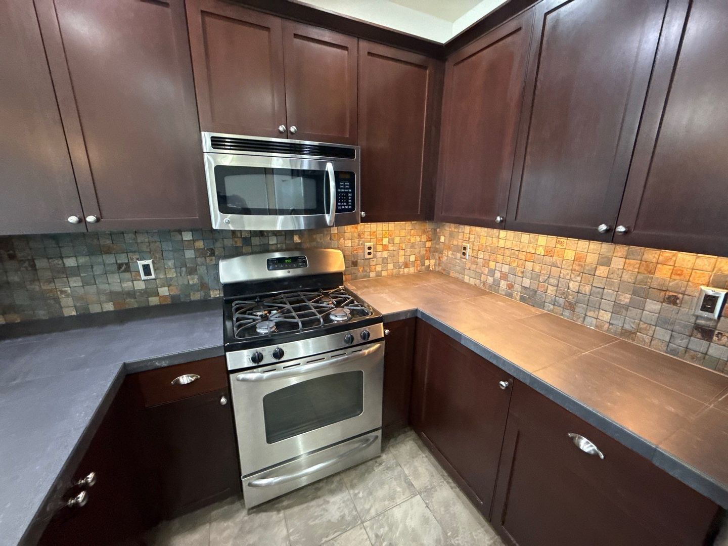 $1,395 First 3 Months Downtown Salem, Alcove Studio, 1 Bath, w/Washer & Dryer in Unit, CALL TO SCHEDULE A VIEWING, AVAILABLE NOW! property image