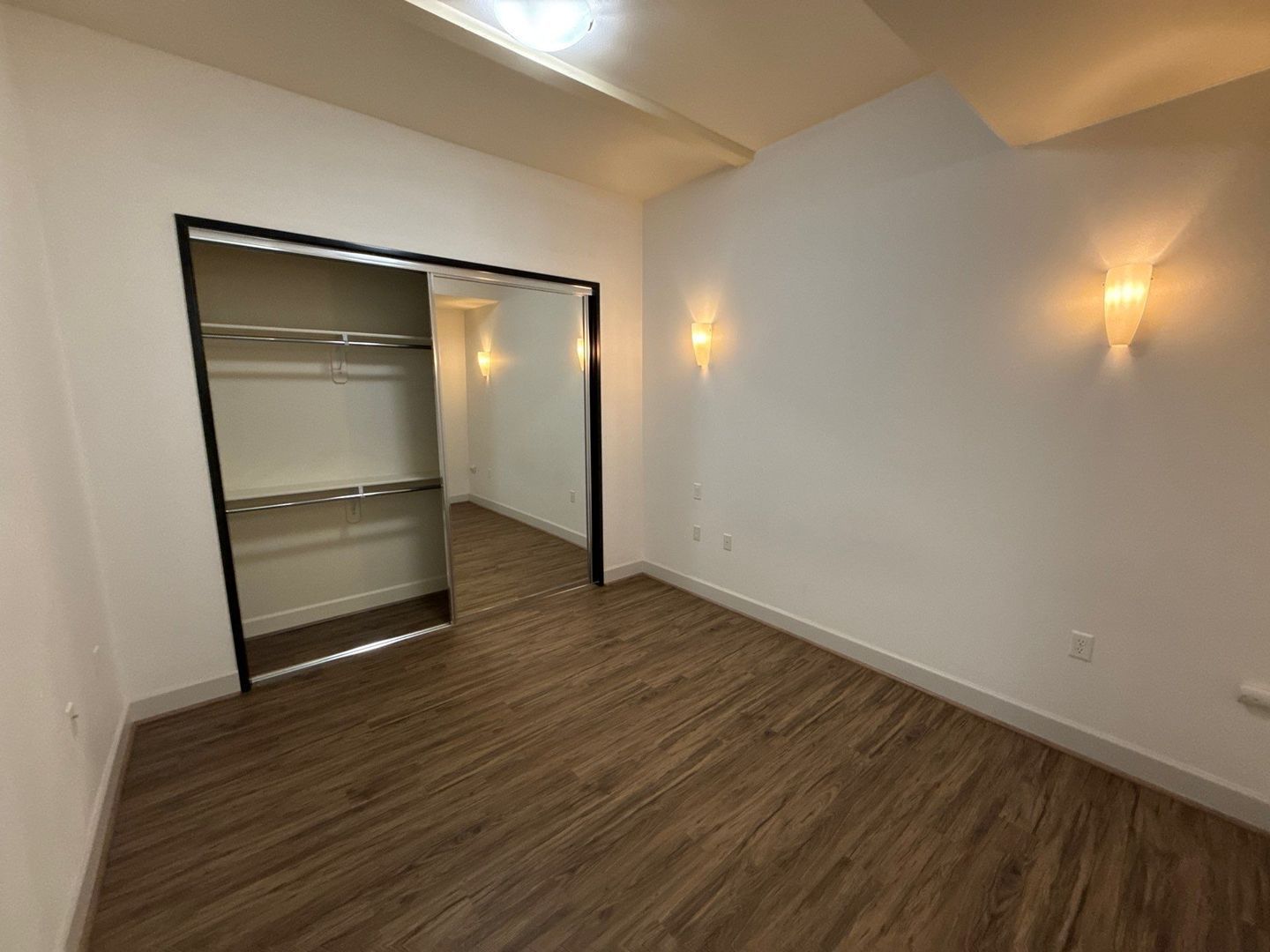 $1,395 First 3 Months Downtown Salem, Alcove Studio, 1 Bath, w/Washer & Dryer in Unit, CALL TO SCHEDULE A VIEWING, AVAILABLE NOW! property image