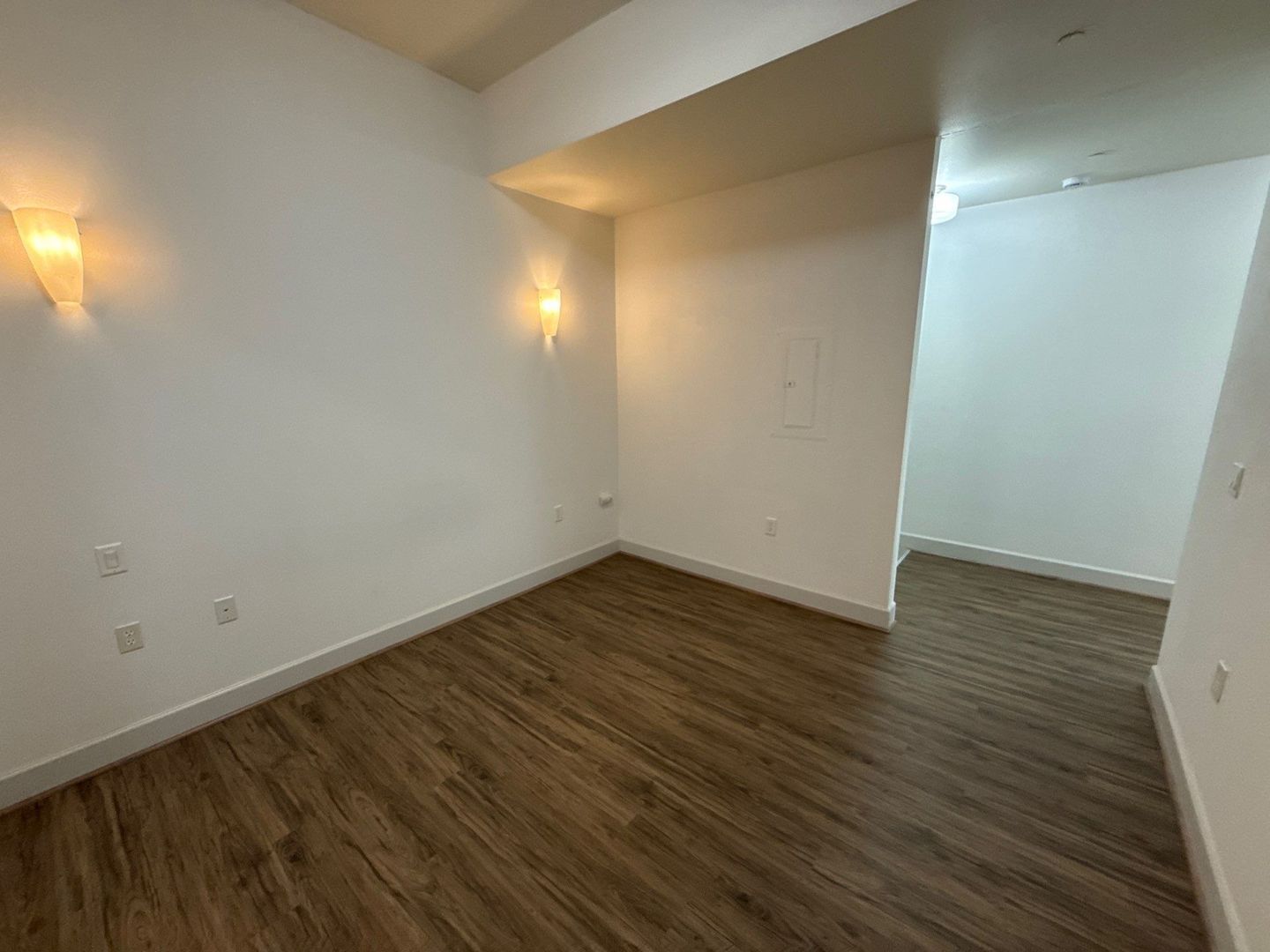$1,395 First 3 Months Downtown Salem, Alcove Studio, 1 Bath, w/Washer & Dryer in Unit, CALL TO SCHEDULE A VIEWING, AVAILABLE NOW! property image