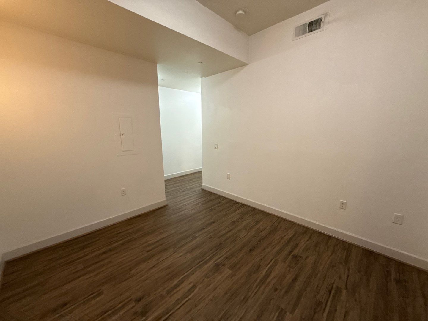 $1,395 First 3 Months Downtown Salem, Alcove Studio, 1 Bath, w/Washer & Dryer in Unit, CALL TO SCHEDULE A VIEWING, AVAILABLE NOW! property image