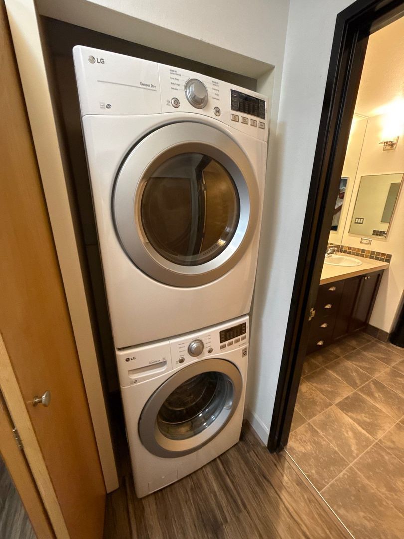 $1,395 First 3 Months Downtown Salem, Alcove Studio, 1 Bath, w/Washer & Dryer in Unit, CALL TO SCHEDULE A VIEWING, AVAILABLE NOW! property image