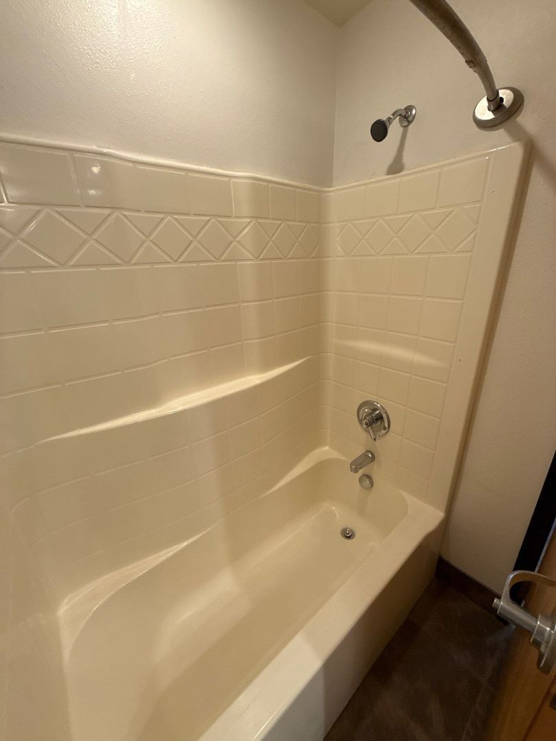 $1,395 First 3 Months Downtown Salem, Alcove Studio, 1 Bath, w/Washer & Dryer in Unit, CALL TO SCHEDULE A VIEWING, AVAILABLE NOW! property image
