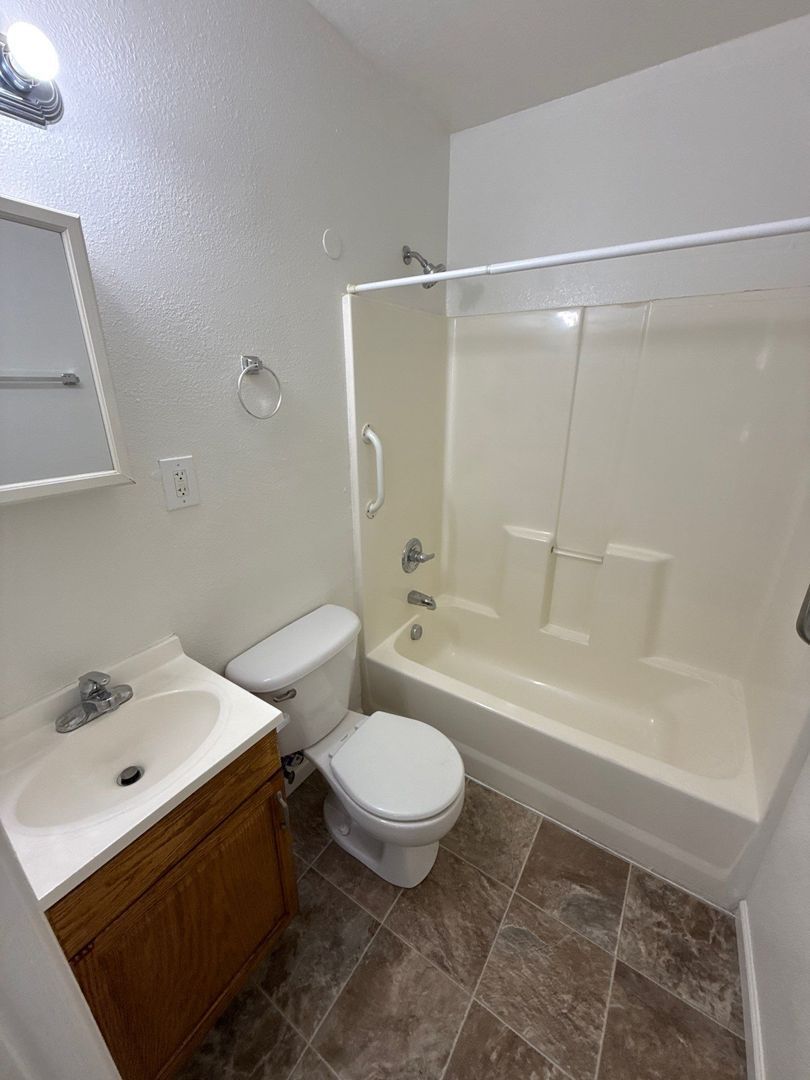 NE Salem, 2 Beds, 1 Bath, 1 Story Duplex, COMING SOON! property image