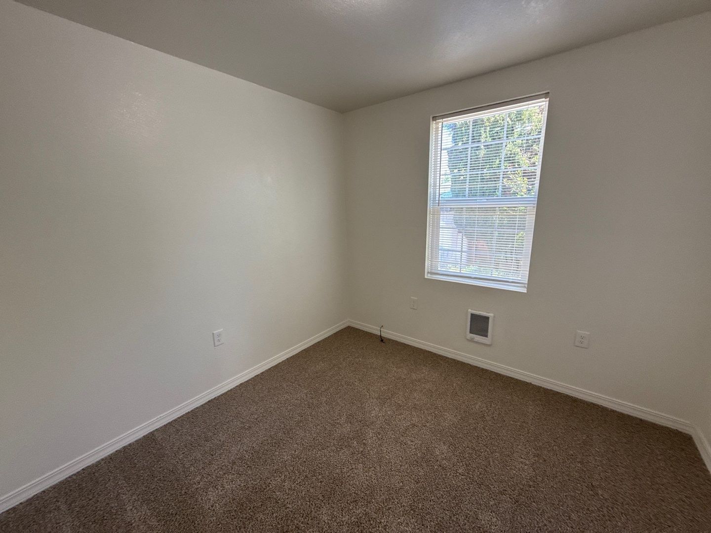 NE Salem, 2 Beds, 1 Bath, 1 Story Duplex, COMING SOON! property image