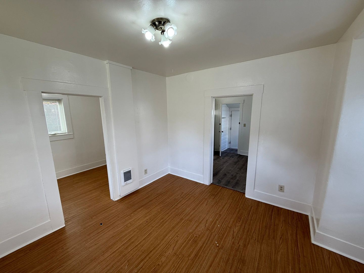 1/1 Historical Home in Oregon City, W/D Connections, Shed and Yard, AVAILABLE NOW! property image