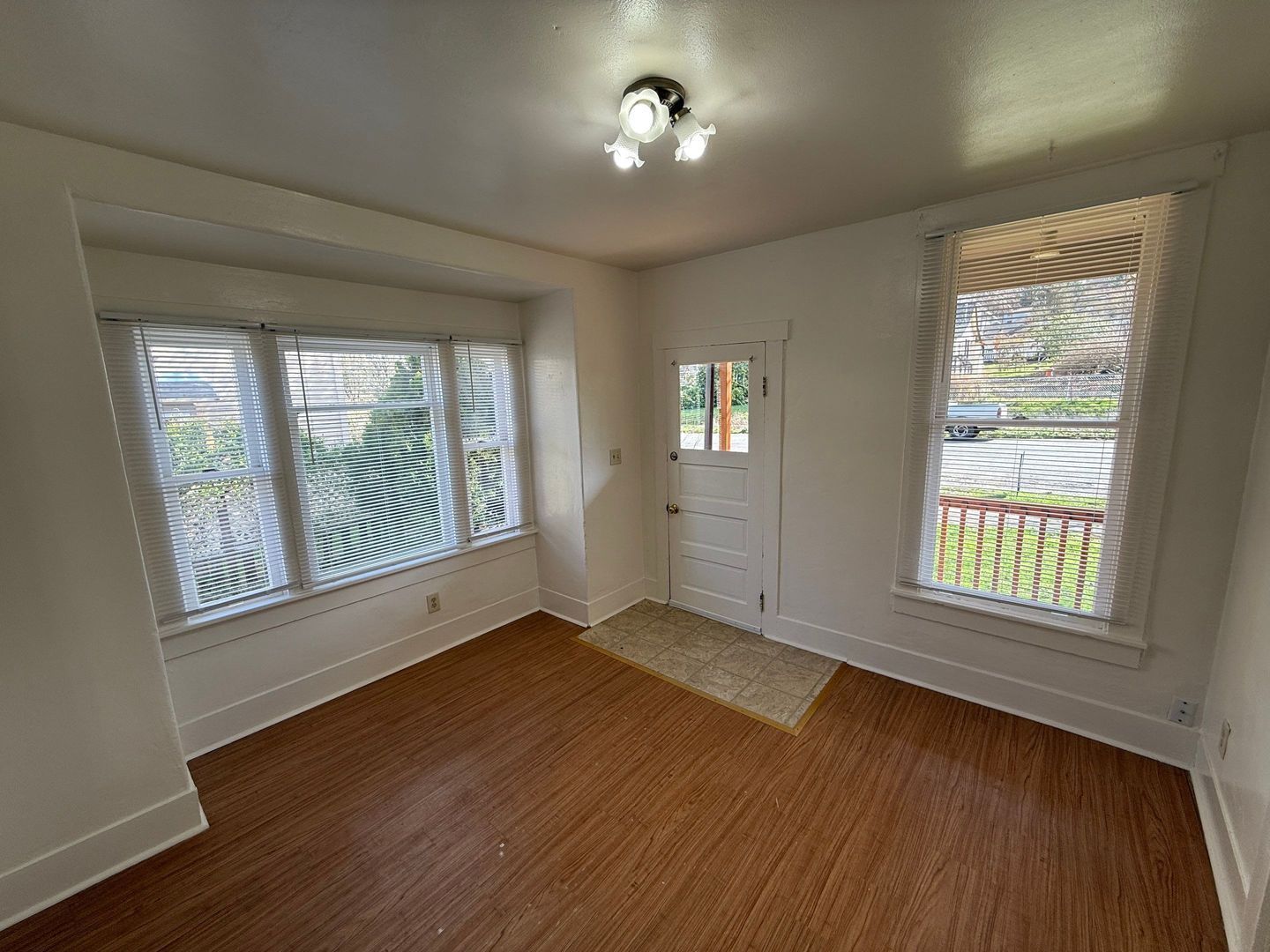 1/1 Historical Home in Oregon City, W/D Connections, Shed and Yard, AVAILABLE NOW! property image