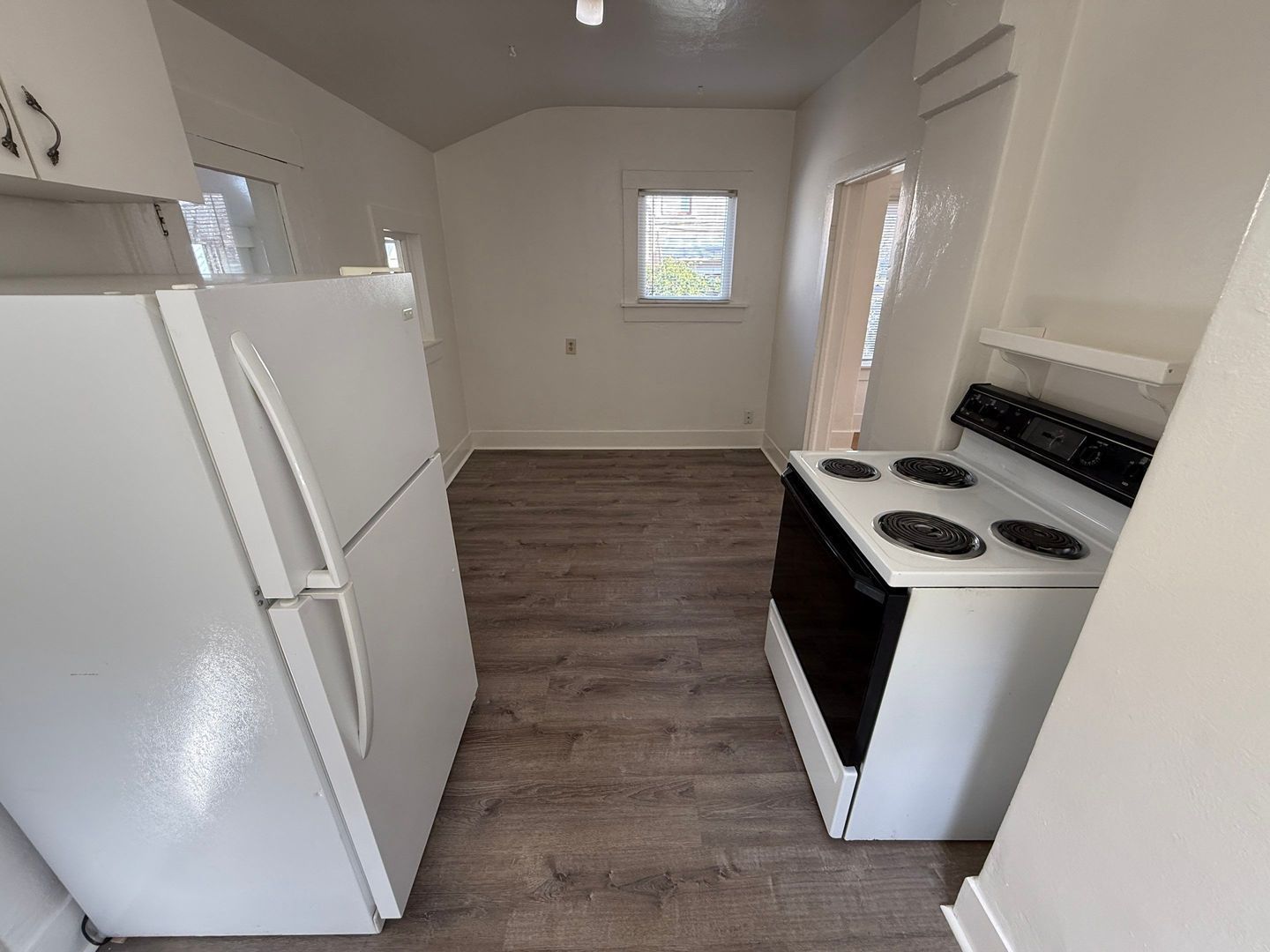 1/1 Historical Home in Oregon City, W/D Connections, Shed and Yard, AVAILABLE NOW! property image