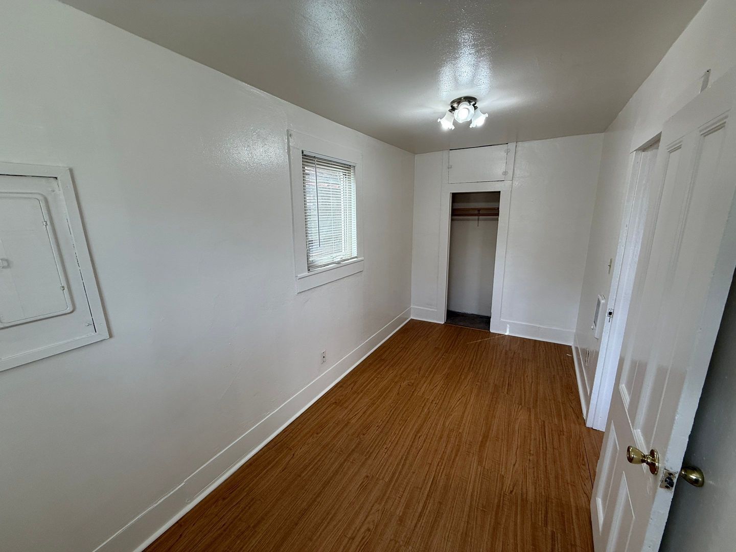 1/1 Historical Home in Oregon City, W/D Connections, Shed and Yard, AVAILABLE NOW! property image