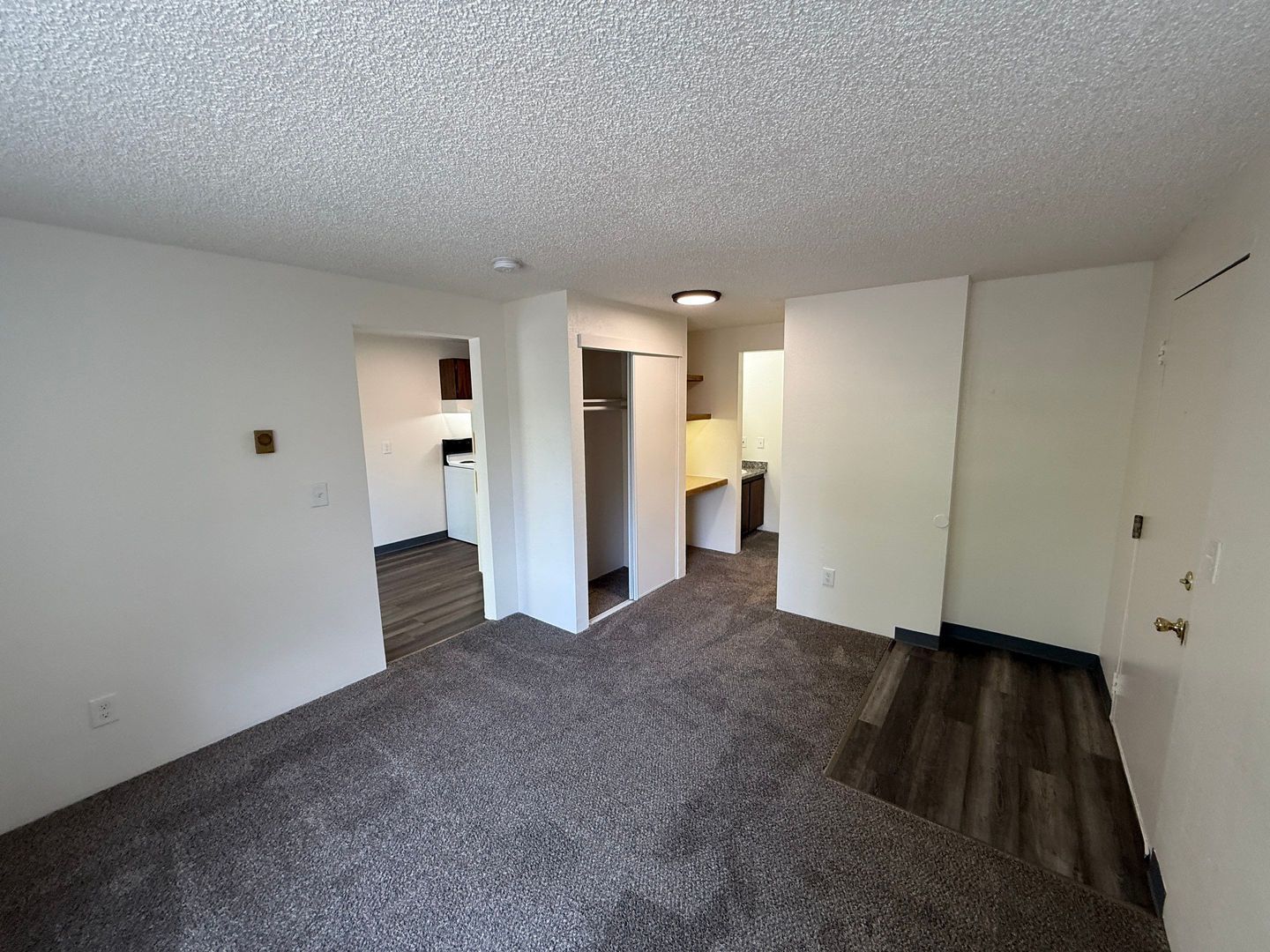 Corvallis Studio 1 Bath, 2nd Floor Unit, $70 Flat Fee for ALL Utilities AVAILABLE NOW! property image