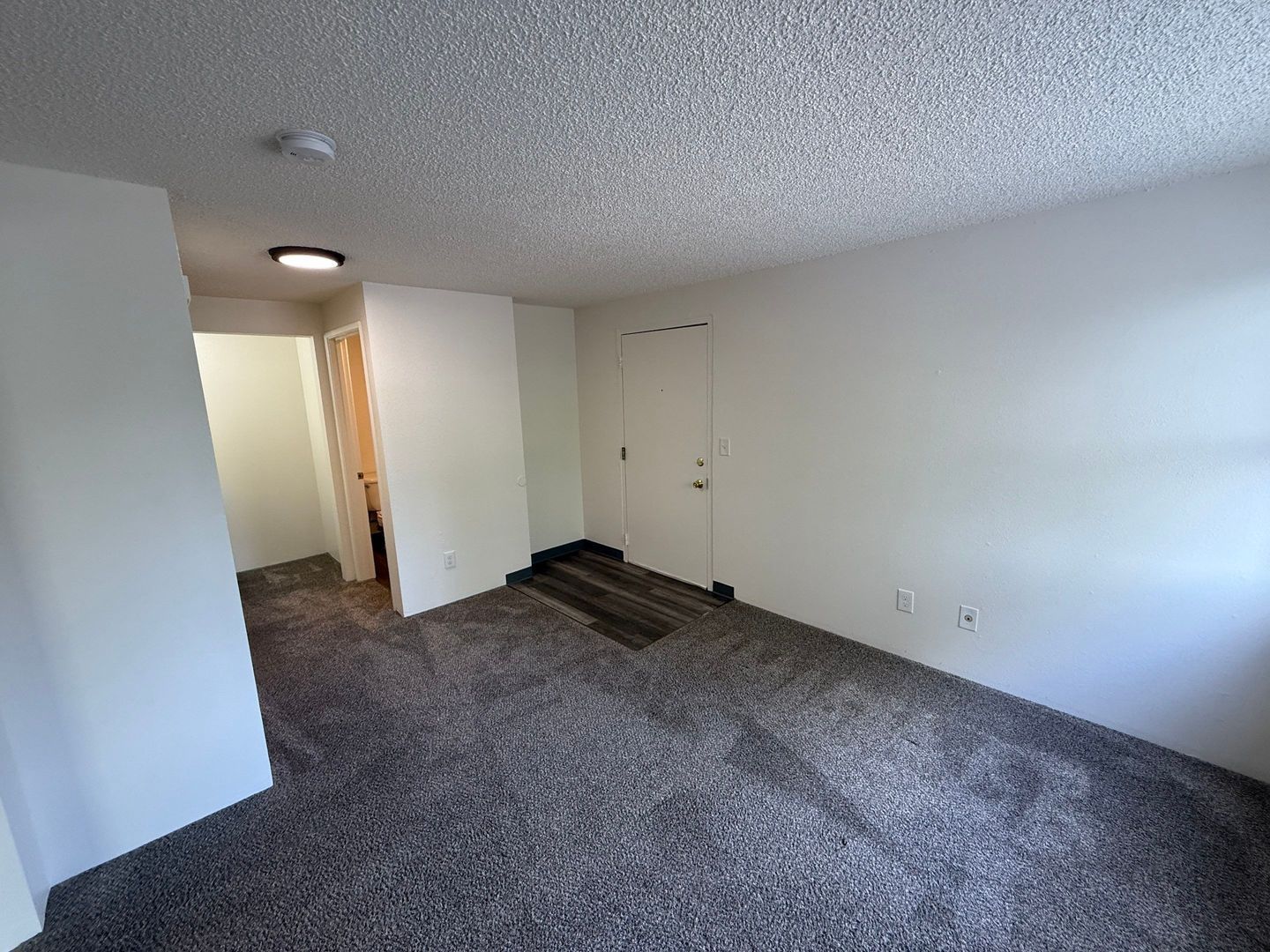 Corvallis Studio 1 Bath, 2nd Floor Unit, $70 Flat Fee for ALL Utilities AVAILABLE NOW! property image